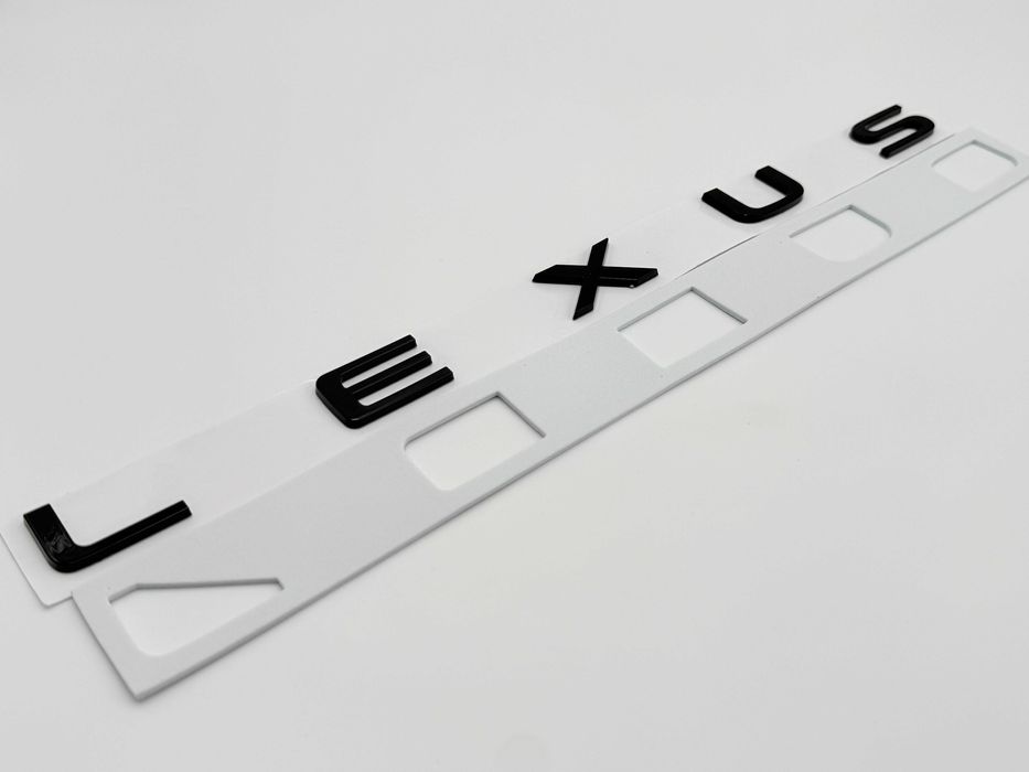Emblema Lexus spate negru