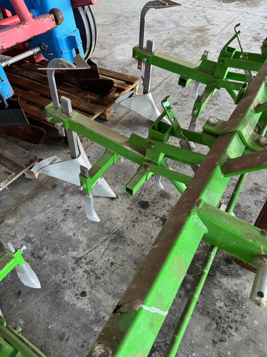 masina plantat  cartofi + plug biloane cartofi