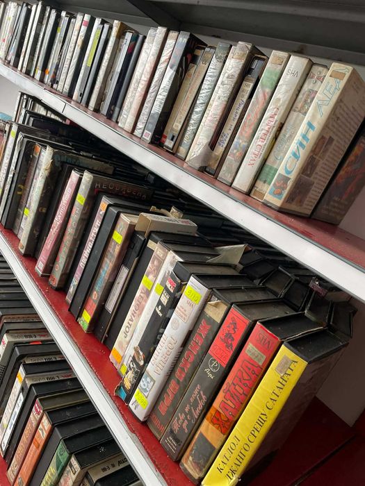 Колекция от ~1500 VHS видеокасети – разнообразни жанрове