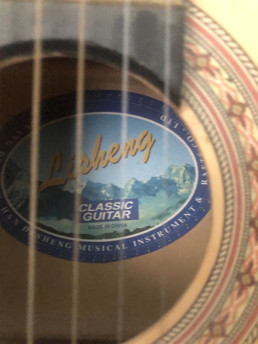 Продам гитару 6ти струнную