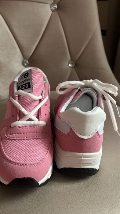 Розовые кроссовки 36-37р