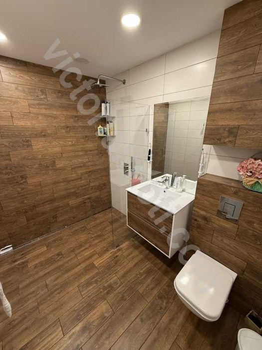 Продава се Тристаен апартамент в Велико Търново, Център - 117 кв.м за 1539 €/кв.м - Снимка #9