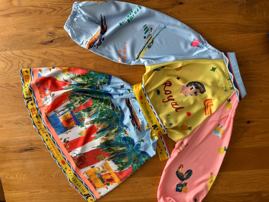 Уникална рокля сатен с колан самолет