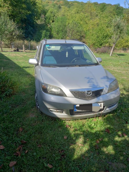 Vând Mazda 2  an 2004