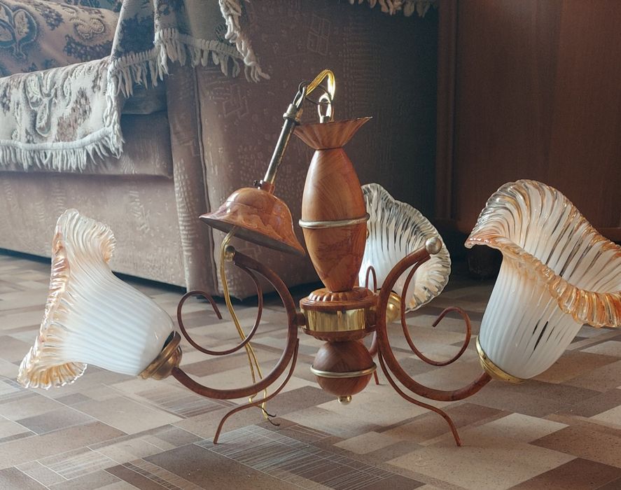 Продаётся люстра