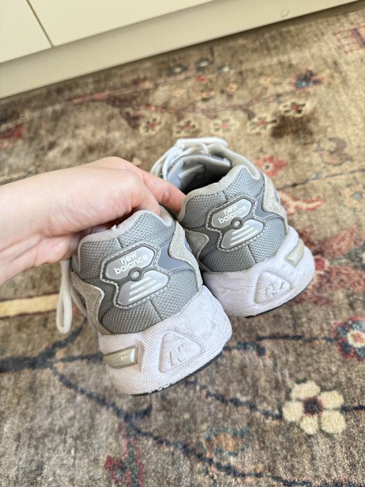 Серые кроссовки New Balance 725