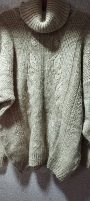 Аеллар халати, свитер сотилади