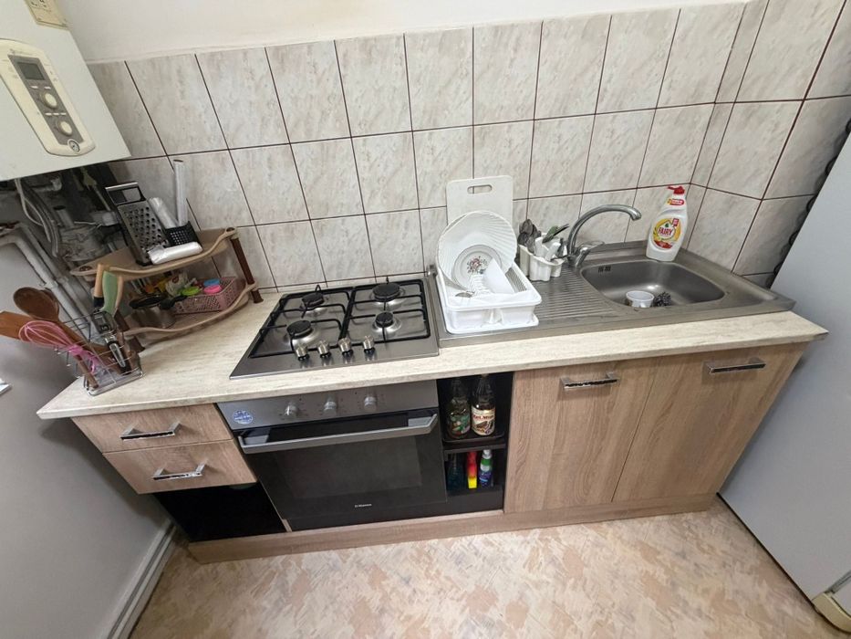 Mobilier de bucătărie în stare perfect buna