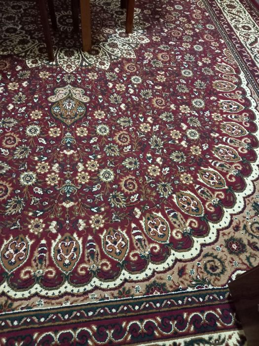 Продаются ковры.