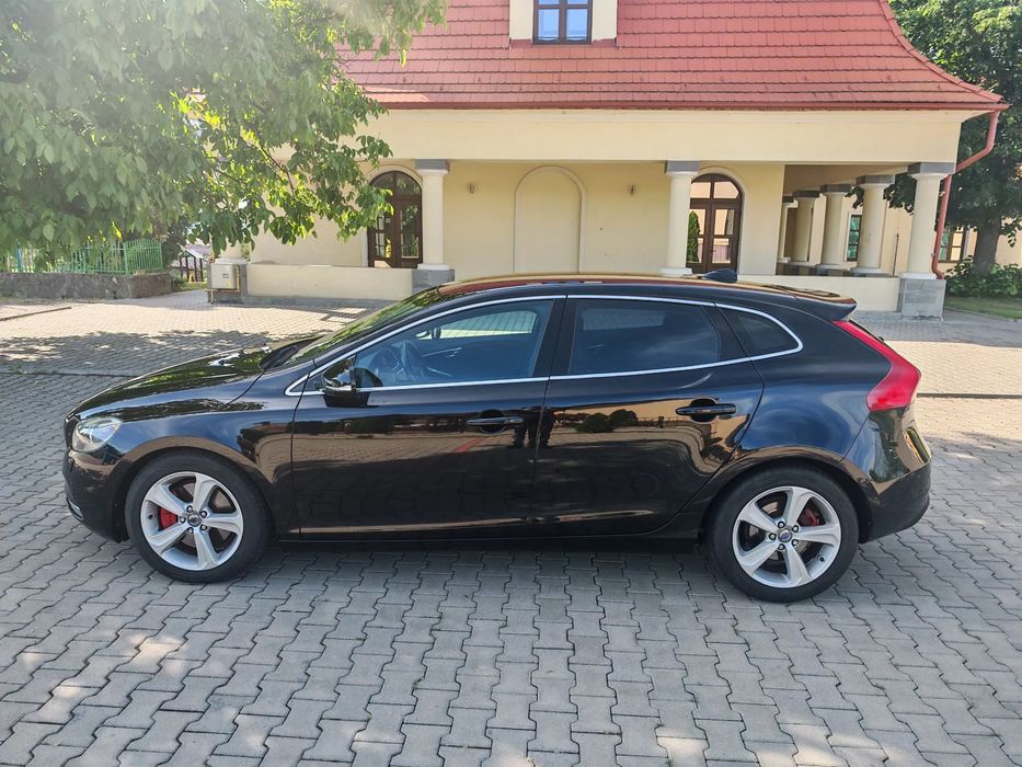 Volvo V40 De vânzare Volvo V40 D4 2013.   Se oferă și un set de cauciucuri iarna
