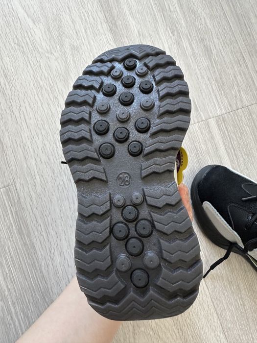 Продам новые ботинки