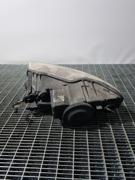 Десен фар Volkswagen Touareg 7L фейслифт 2007 - 2011