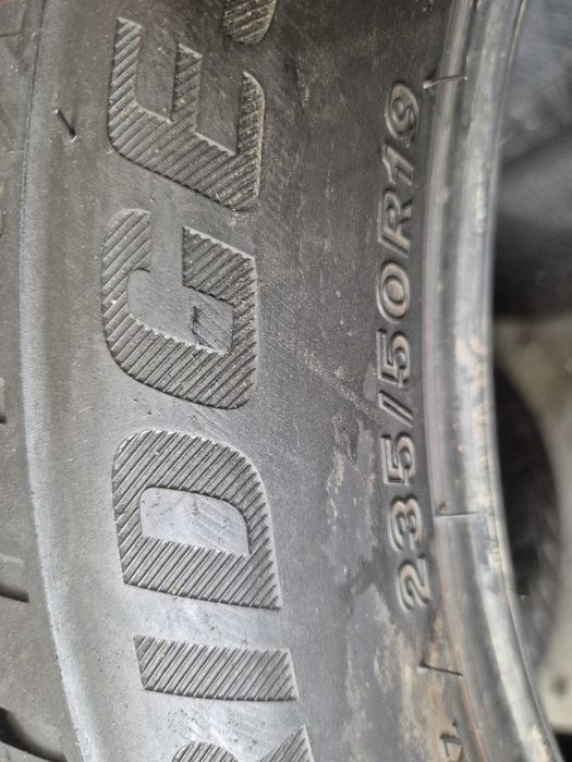 Vând set anvelope iarna bridgestone 235.50.19