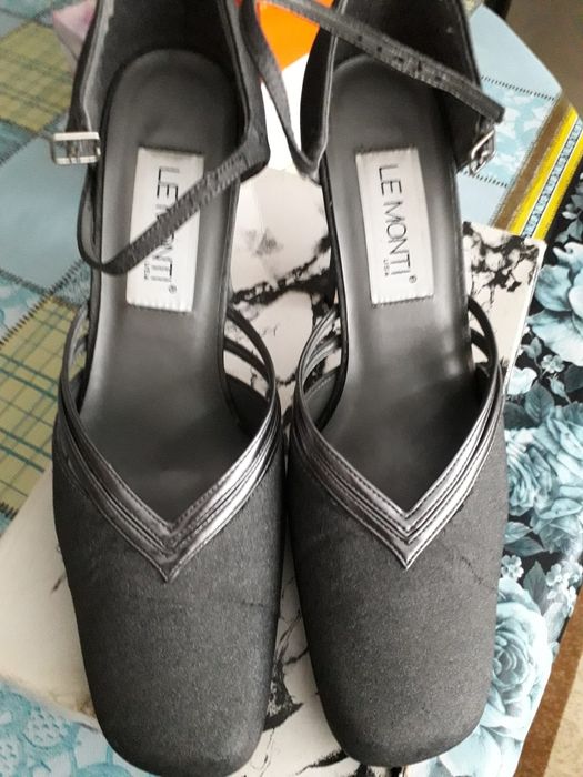 Продам  туфли  женские