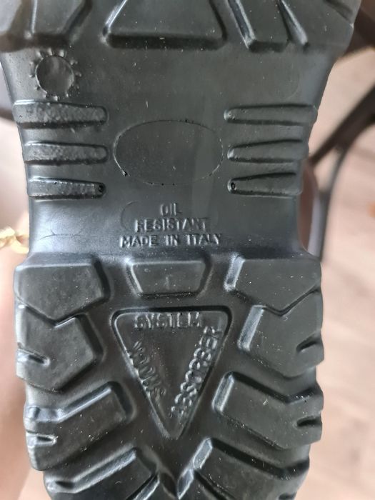 Продам рабочие ботинки