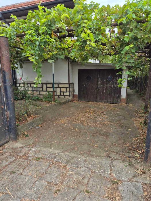 Продава се Къща в Левски - 100 кв.м за 620 €/кв.м - Снимка #1