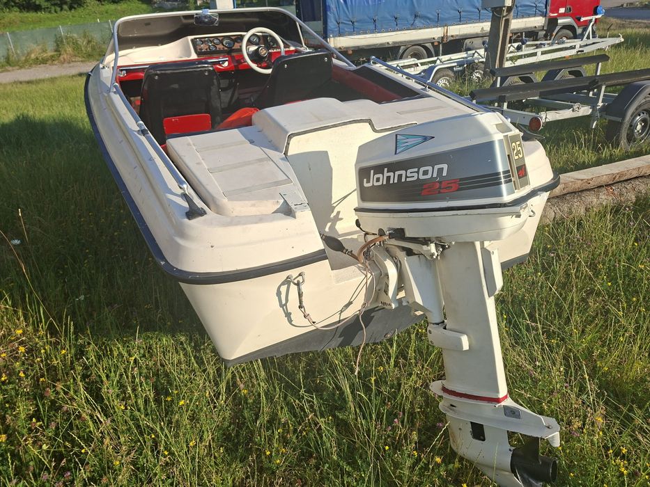 Barcă cu motor de 25 de cai si peridoc