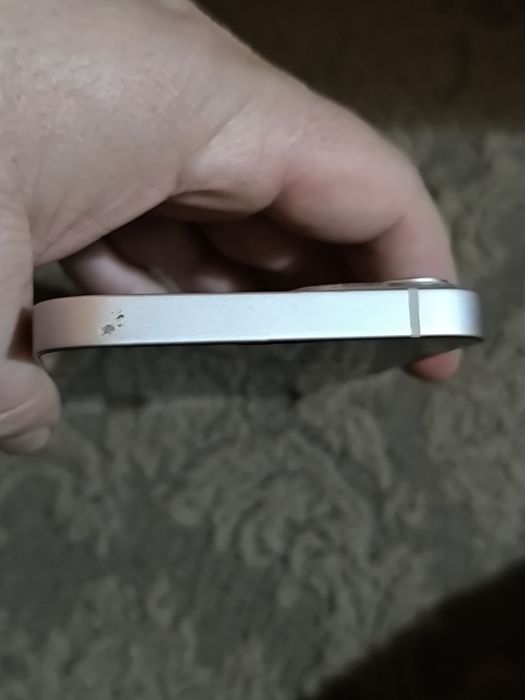 Телефон iPhone 13