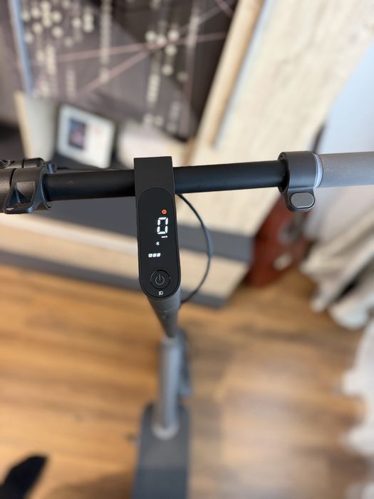 Trotinetă Xiaomi Electric Scooter 4 Ultra - încă în garanție