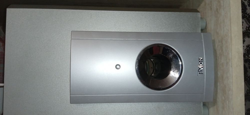 Субуфер чисто нов