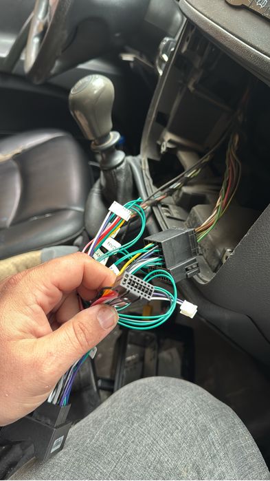 Montăm Navigații, Camere de Marșarier, DVR și Subwoofere +statie audio