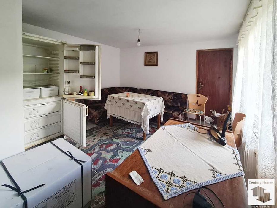 175094 Частично реновирана къща в с.Добромирка, 30 км. от В.Търново