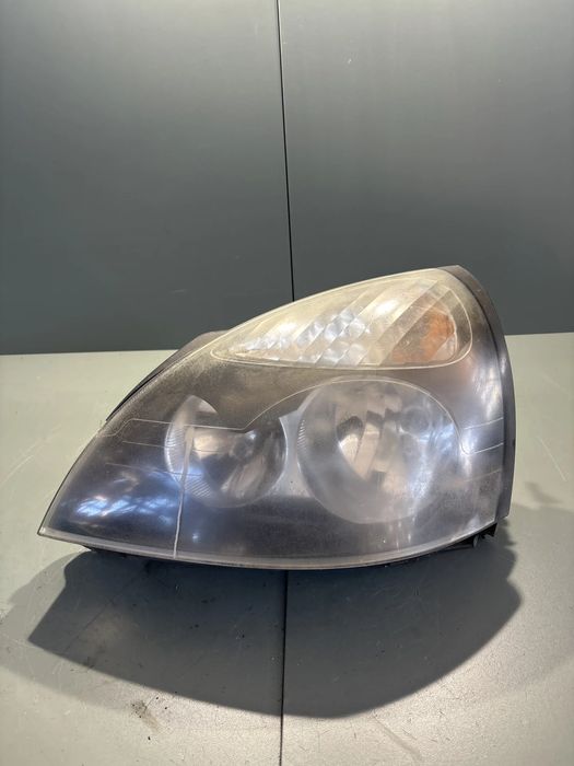 Far stanga Renault Clio 2000 1.4 MT (75 hp)
