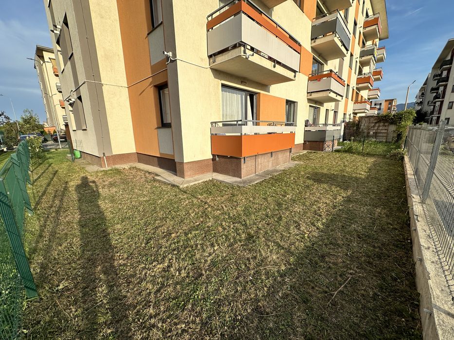 Inchiriez apartament cu 2 camere si gradina proprie in zona Coresi