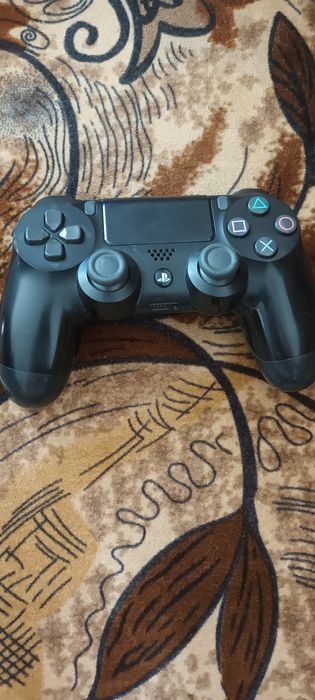 Продавам джойстик за PS4