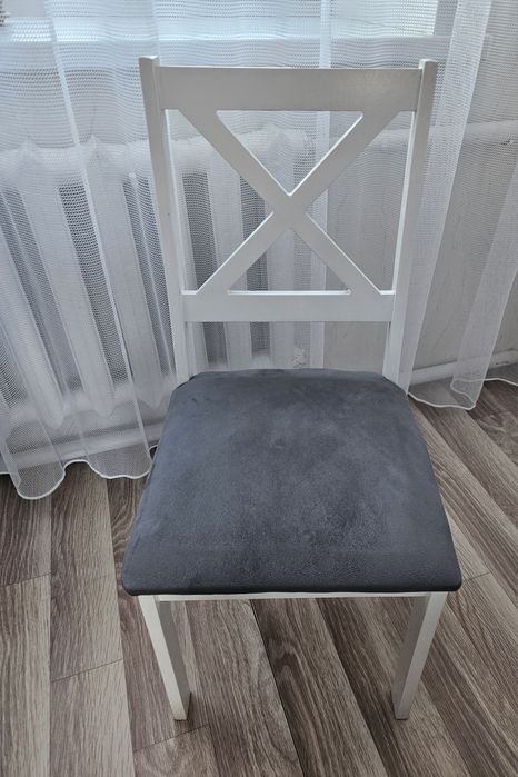 Продам комплект стульев