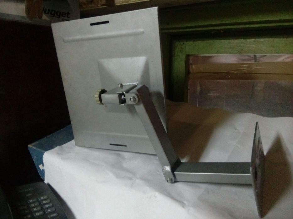 Плот с чупещо се рамо