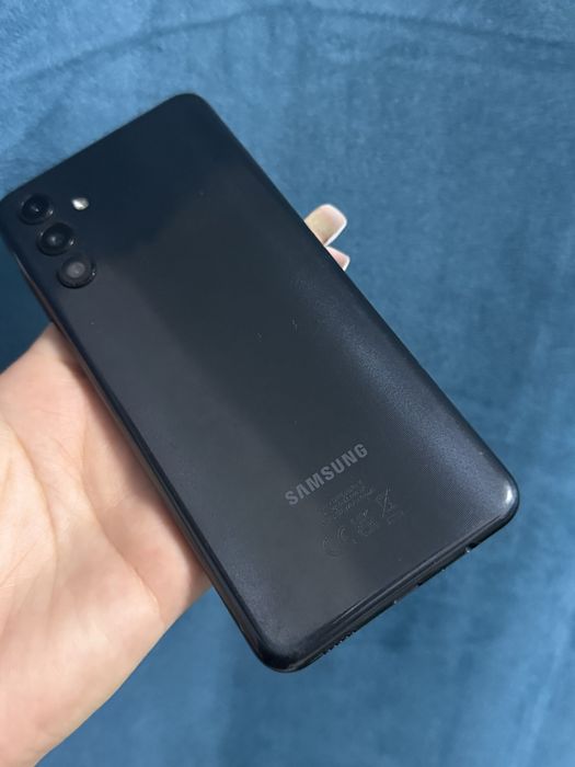 Samsung A04S.