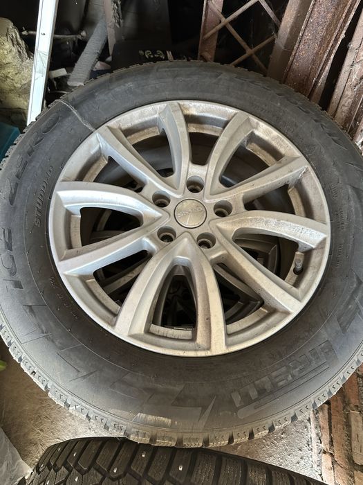 Продам зимнию резину с дисками