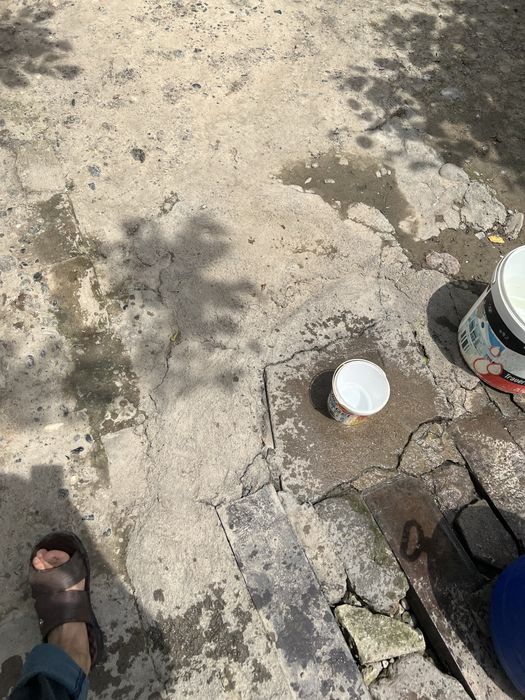 Uy sotiladi eski kotedj  1,6 sotxli 3xonali kelishiladi