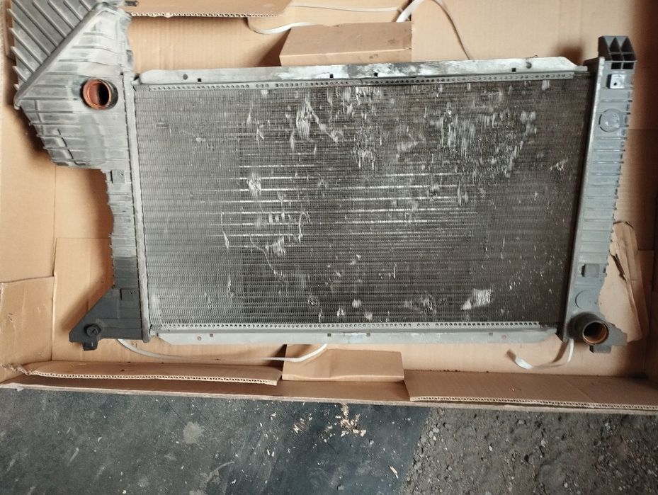 Продам радиатор на Мерседес спринтер .