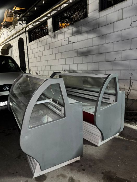 Продам витринный холодильник