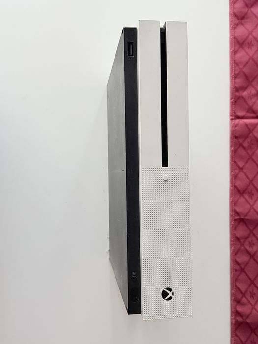 Xbox one s +2 manete si 2 jocuri