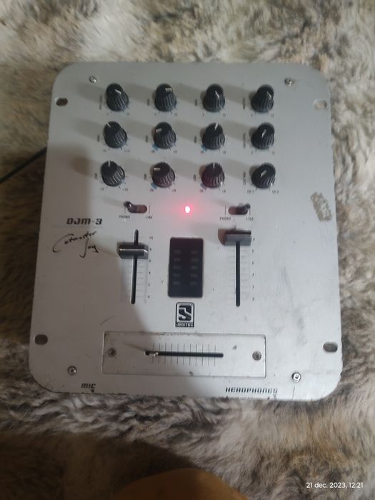 MIXER  jAytec stare buna de funcționare dau și la schimb  pe ceva  boxa