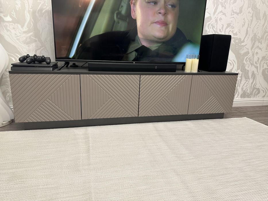 Продам тв тумбу