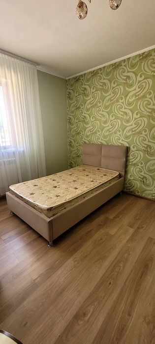 Кровать бежевая 200×110