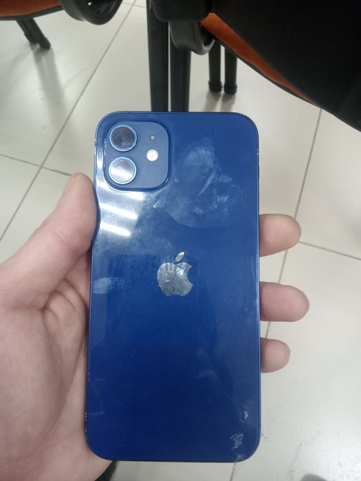 Продам Айфон 12 .