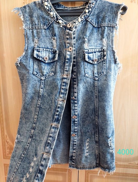 Джинсовая жилетка 42размер