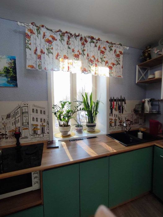 Продам трехкомнатную с отличным ремонтом