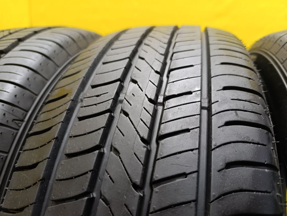 Шины 215/60 R16 Dunlop комплект.