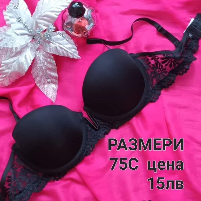 Сутиени цени и размери са написани върху всяка снимка