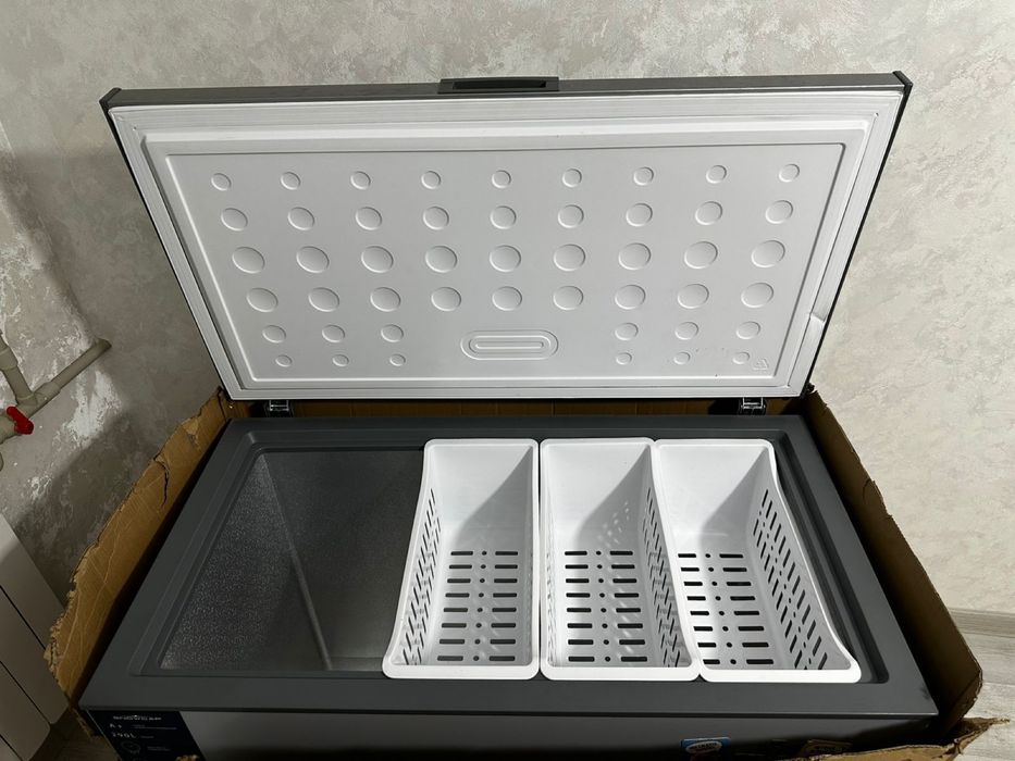 Морозильник SNOWCAP CF-300E 290 л белый
