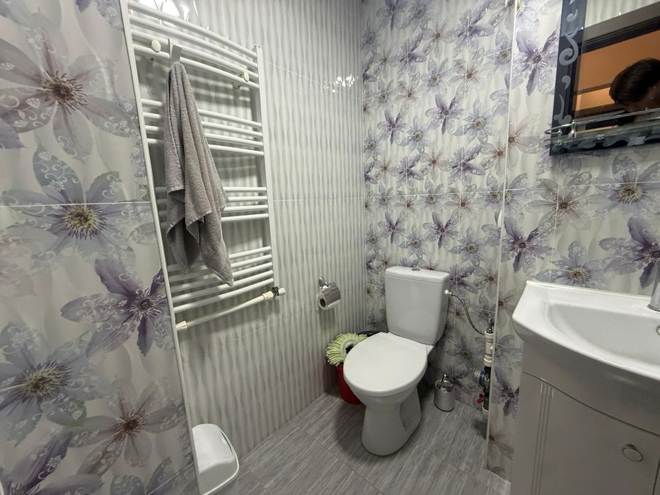 Vând apartament cu 3 camere, zona Anda