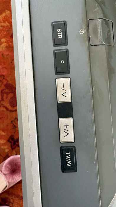 Отдам даром телевизортна запчасти