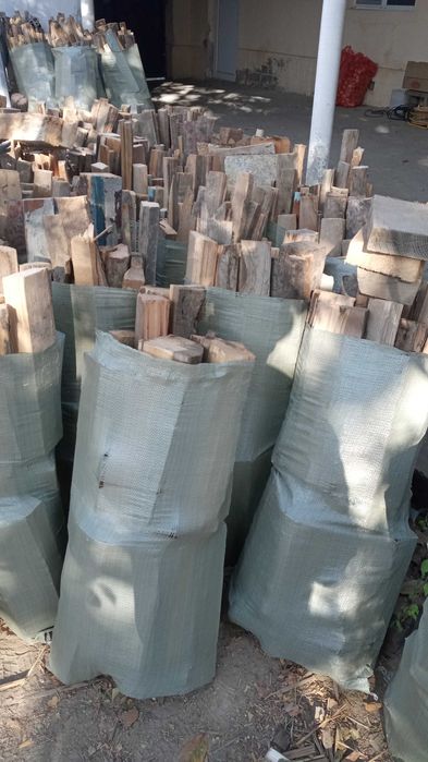 Уголь и дрова мешками