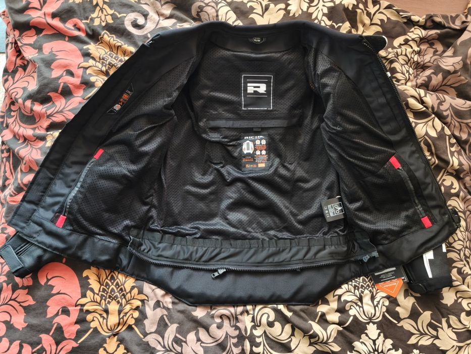 Кожено яке за мотор с гърбица Richa Stradale